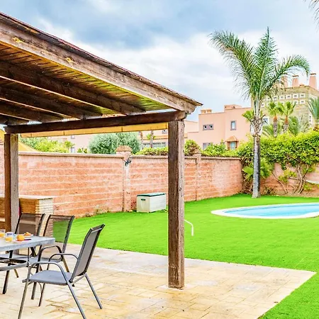 Сasa de vacaciones Nice Home In Estepona With Outdoor Swimming Pool, Wifi And 3 Bedrooms