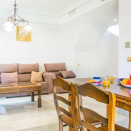 Сasa de vacaciones Nice Home In Estepona With Outdoor Swimming Pool, Wifi And 3 Bedrooms *
