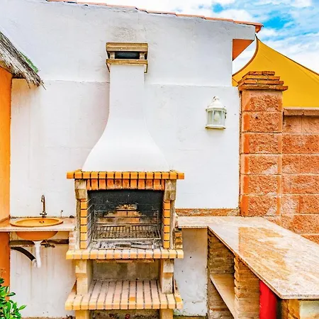 Nice Home In Estepona With Outdoor Swimming Pool, Wifi And 3 Bedrooms *
