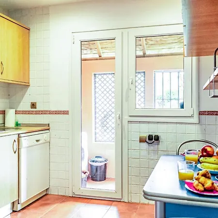 Nice Home In Estepona With Outdoor Swimming Pool, Wifi And 3 Bedrooms *