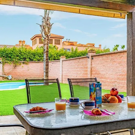 Semesterbostad Nice Home In Estepona With Outdoor Swimming Pool, Wifi And 3 Bedrooms