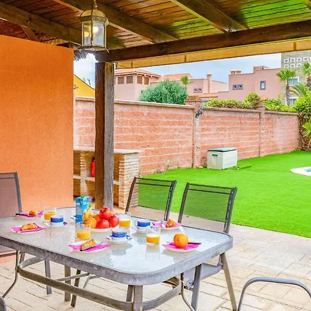 Nice Home In Estepona With Outdoor Swimming Pool, Wifi And 3 Bedrooms *
